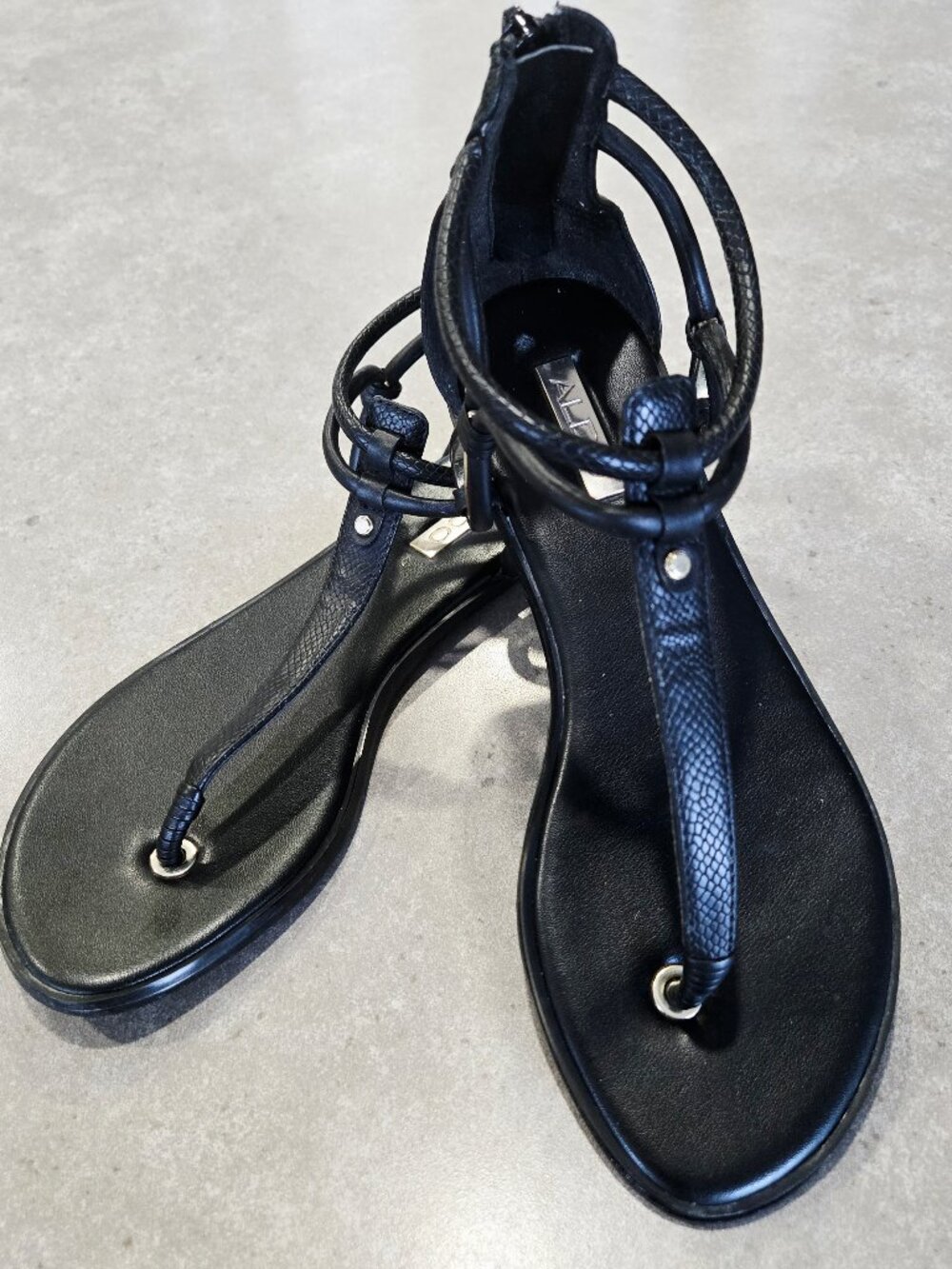 ALDO Women's Black/Gold Strappy T-Strap  Flat Sandals - Size 8M